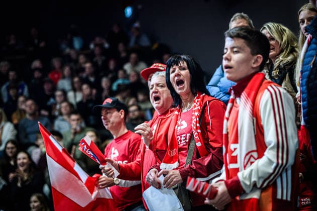 easycredit BBL Basketball Bundesliga 2025 2026 20 Matchday 15 02 2026 Science City Jena vs FC Bayern Munich Basketball Fans of Bayern cheer on their team in Jena Sparkassen Arena