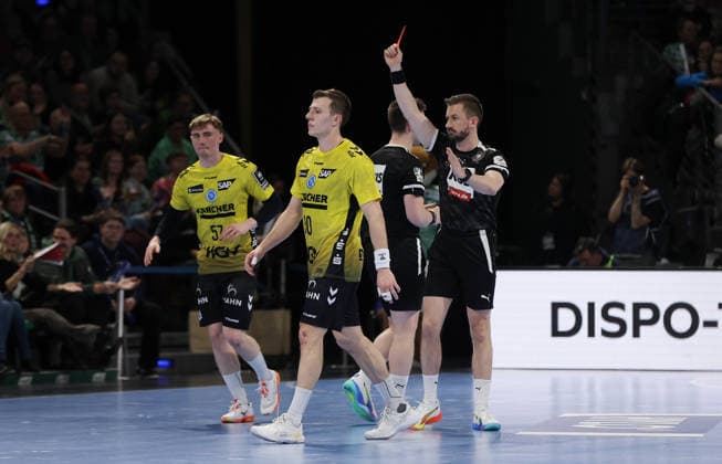Marco Mengon receives a red card Sport Handball HBL Bundesliga Men 21 Matchday Season 2025 2026 15 02 2026 Füchse Berlin vs TBV 1898 Stuttgart