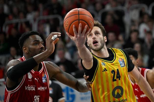BAMBERG 15 02 2026 Basketball easycredit 1 Basketball Bundesliga 20 Matchday Bamberg Baskets vs Alba Berlin Guy Artman Nahmias 24, Alba Berlin vs Ejofor Onu 35, Bamberg Baskets Photo Hans Martin Issler isslerimages Bamberg Baskets vs Alba Berlin