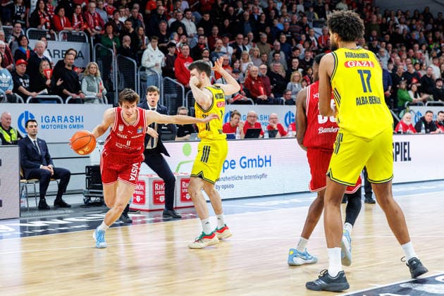 Richard Balint BMA365 Bamberg Baskets, 11 , Jonas Mattisseck ALBA Berlin, 09 , BMA365 Bamberg Baskets vs ALBA Berlin, Basketball, easyCredit BBL, Matchday 20, 15 02 2026 BMA365 Bamberg Baskets vs ALBA Berlin, Basketball, easyCredit BBL, Matchday 20, 15 02 2026 Bamberg Copyright: xEibner-Pressefoto G.xSantemizx EP_EER