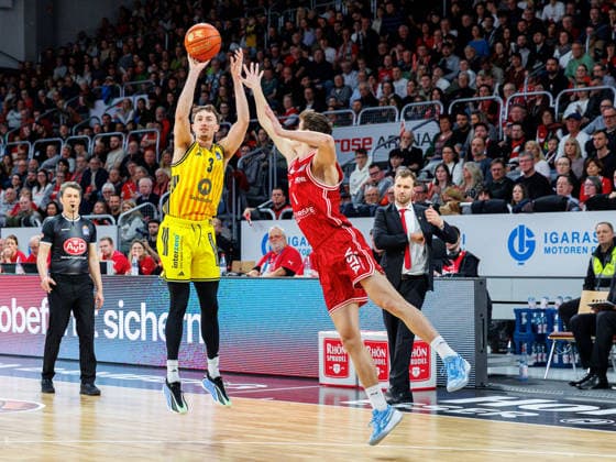 Alex O Connell ALBA Berlin, 03 , Richard Balint BMA365 Bamberg Baskets, 11 , BMA365 Bamberg Baskets vs ALBA Berlin, Basketball, easyCredit BBL, Matchday 20, 15 02 2026 BMA365 Bamberg Baskets vs ALBA Berlin, Basketball, easyCredit BBL, Matchday 20, 15 02 2026 Bamberg Copyright: xEibner-Pressefoto G.xSantemizx EP_EER