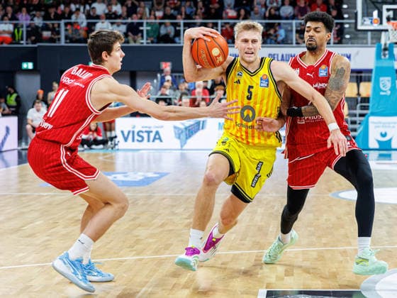 Richard Balint BMA365 Bamberg Baskets, 11 , Sam Griesel ALBA Berlin, 05 , Ibi Watson BMA365 Bamberg Baskets, 02 , BMA365 Bamberg Baskets vs ALBA Berlin, Basketball, easyCredit BBL, Matchday 20, 15 02 2026 BMA365 Bamberg Baskets vs ALBA Berlin, Basketball, easyCredit BBL, Matchday 20, 15 02 2026 Bamberg Copyright: xEibner-Pressefoto G.xSantemizx EP_EER