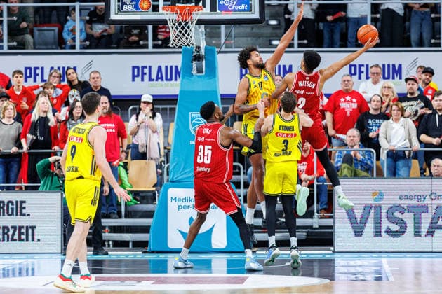 Ejiofor Onu BMA365 Bamberg Baskets, 35 , Norris Agbakoko ALBA Berlin, 17 , Alex O Connell ALBA Berlin, 03 , Ibi Watson BMA365 Bamberg Baskets, 02 , BMA365 Bamberg Baskets vs ALBA Berlin, Basketball, easyCredit BBL, Matchday 20, 15 02 2026 BMA365 Bamberg Baskets vs ALBA Berlin, Basketball, easyCredit BBL, Matchday 20, 15 02 2026 Bamberg Copyright: xEibner-Pressefoto G.xSantemizx EP_EER