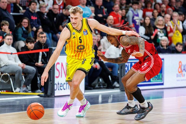 Sam Griesel ALBA Berlin, 05 , Cobe Williams BMA365 Bamberg Baskets, 24 , BMA365 Bamberg Baskets vs ALBA Berlin, Basketball, easyCredit BBL, Matchday 20, 15 02 2026 BMA365 Bamberg Baskets vs ALBA Berlin, Basketball, easyCredit BBL, Matchday 20, 15 02 2026 Bamberg Copyright: xEibner-Pressefoto G.xSantemizx EP_EER