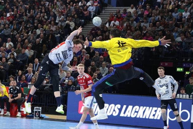 2026 02 15 xfsx Handballl 1 Bundesliga Hamburger Sportverein Handball SG Flensburg Handewitt v l Lasse Moller 64, SG Flensburg Handewitt , Goalkeeper Mohamed El Tayar 12, HSV Hamburg Handball in aktion, in action Copyright: HMBxMedia FernandoxSoares