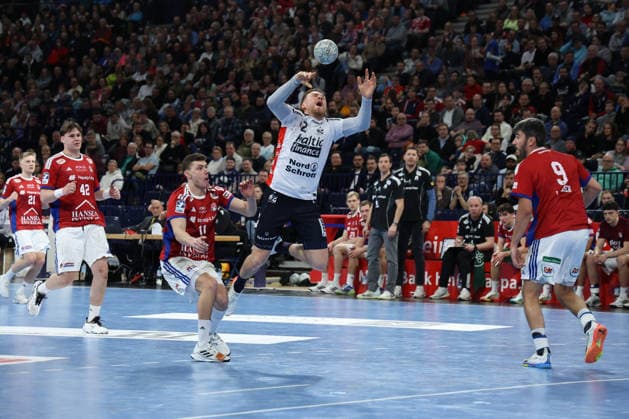 2026 02 15 xfsx Handballl 1 Bundesliga Hamburger Sportverein Handball SG Flensburg Handewitt v l Nicolaj Jorgensen 11, HSV Hamburg Handball , Simon Pytlick 2, SG Flensburg Handewitt Copyright: HMBxMedia FernandoxSoares
