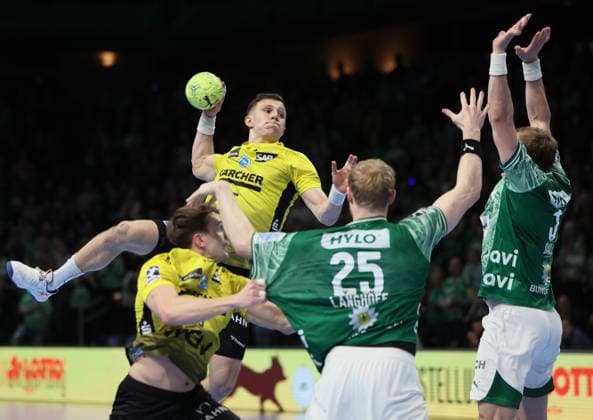 GER HBL Season 2025 2026 FÜCHSE Berlin vs TV Stuttgart, 15 02 26, Max Schmeling Halle, Berlin, Simone MENGON TVB Stuttgart 15 , Matthes LANGHOFF Füchse Berlin 25 , Max DARJ Füchse Berlin 5