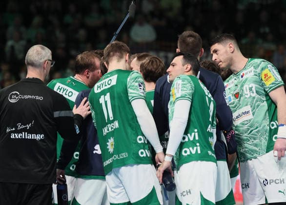 GER HBL season 2025 2026 FÜCHSE Berlin vs TV Stuttgart, 15 02 26, Max Schmeling Halle, Berlin, Swearing in after the timeout, Team FÜCHSE Berlin