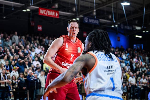 easycredit BBL Basketball Bundesliga 2025 2026 20 Matchday 15 02 2026 Science City Jena vs FC Bayern Munich Basketball Johannes Voigtmann Bayern emotional vs Iroegbu Uchenna Jena Sparkassen Arena