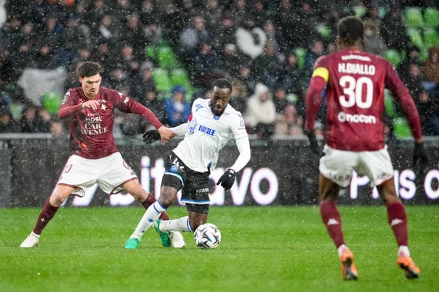 FC Metz v AJ Auxerre - Ligue 1 McDonald s 2025 2026 20 Jessy DEMINGUET (fcm) - 42 Elisha OWUSU (aja) during the Ligue 1 McDonald s match between Metz and Auxerre at Stade Saint-Symphorien on February 15, 2026 in Metz, France. Metz France  Copyright: xFEPx 776348286