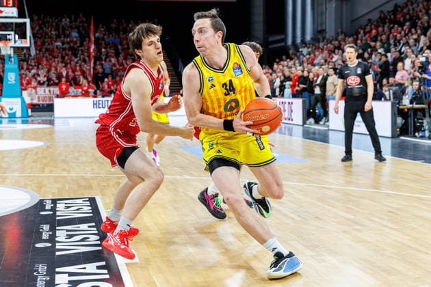 Adrian Petkovic BMA365 Bamberg Baskets, 15 , Justin Bean ALBA Berlin, 34 , BMA365 Bamberg Baskets vs ALBA Berlin, Basketball, easyCredit BBL, Matchday 20, 15 02 2026 BMA365 Bamberg Baskets vs ALBA Berlin, Basketball, easyCredit BBL, Matchday 20, 15 02 2026 Bamberg Copyright: xEibner-Pressefoto G.xSantemizx EP_EER