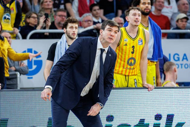 Pedro Calles ALBA Berlin, Coach , single picture, single photo, portrait, portraet, BMA365 Bamberg Baskets vs ALBA Berlin, Basketball, easyCredit BBL, Matchday 20, 15 02 2026 BMA365 Bamberg Baskets vs ALBA Berlin, Basketball, easyCredit BBL, Matchday 20, 15 02 2026 Bamberg Copyright: xEibner-Pressefoto G.xSantemizx EP_EER