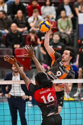 VBL MTV Ludwigsburg BR Recycling Volleys 15 02 2026 Volleyball, 1 Bundesliga, Men, Season 2025 26, Barock Volleys MTV Ludwigsburg in Red Black vs Berlin Recycling Volleys in Orange Black , Nolan Flexen in attack against 16 Nyherewo Omene, Copyright: xBEAUTIFULxSPORTS TomxBlochx