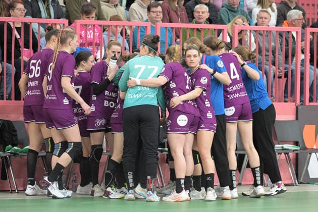 TusSies circle before the match TusSies Metzingen vs SV Union Halle Neustadt, handball, Alsco HBF, 17 league matchday, 2025 2026 season, 15 02 2026 TusSies Metzingen vs SV Union Halle Neustadt, handball, Alsco HBF, 17 league matchday, 2025 2026 season, 15 02 2026 Tuebingen Copyright: xEibner-Pressefoto TobiasxBaurx EP_TBR