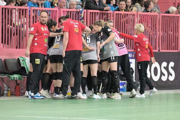 Circle of the Wildcats of SV Union Halle Neustadt before the match TusSies Metzingen vs SV Union Halle Neustadt, Handball, Alsco HBF, 17 League Matchday, Season 2025 2026, 15 02 2026 TusSies Metzingen vs SV Union Halle Neustadt, Handball, Alsco HBF, 17 League Matchday, Season 2025 2026, 15 02 2026 Tuebingen Copyright: xEibner-Pressefoto TobiasxBaurx EP_TBR