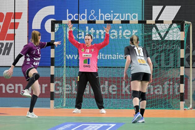 Nicola Czaja SV Union Halle Neustadt, 70 in goal against Selina Lindemann TusSies Metzingen, 02 TusSies Metzingen vs SV Union Halle Neustadt, handball, Alsco HBF, 17 league matchday, 2025 2026 season, 15 02 2026 TusSies Metzingen vs SV Union Halle Neustadt, handball, Alsco HBF, 17 league matchday, 2025 2026 season, 15 02 2026 Tuebingen Copyright: xEibner-Pressefoto TobiasxBaurx EP_TBR