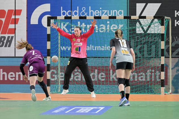 Nicola Czaja SV Union Halle Neustadt, 70 in goal against Selina Lindemann TusSies Metzingen, 02 TusSies Metzingen vs SV Union Halle Neustadt, handball, Alsco HBF, 17 league matchday, 2025 2026 season, 15 02 2026 TusSies Metzingen vs SV Union Halle Neustadt, handball, Alsco HBF, 17 league matchday, 2025 2026 season, 15 02 2026 Tuebingen Copyright: xEibner-Pressefoto TobiasxBaurx EP_TBR