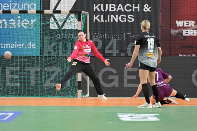 Nicola Czaja SV Union Halle Neustadt, 70 in goal against Sabrina Troester TusSies Metzingen, 07 TusSies Metzingen vs SV Union Halle Neustadt, Handball, Alsco HBF, 17 League Matchday, Season 2025 2026, 15 02 2026 TusSies Metzingen vs SV Union Halle Neustadt, Handball, Alsco HBF, 17 League Matchday, Season 2025 2026, 15 02 2026 Tuebingen Copyright: xEibner-Pressefoto TobiasxBaurx EP_TBR