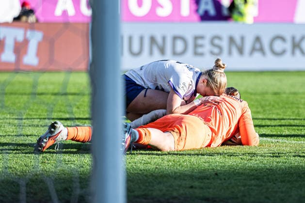 Germany Google Pixel Womens Bundesliga 2025 2026, Matchday 18 VfL Wolfsburg vs SGS Essen AOK Stadion Wolfsburg Paula Flach SGS Essen, 5 Kim Lea Sindermann SGS Essen, 1 Copyright: xAylinxKreutzsteinx