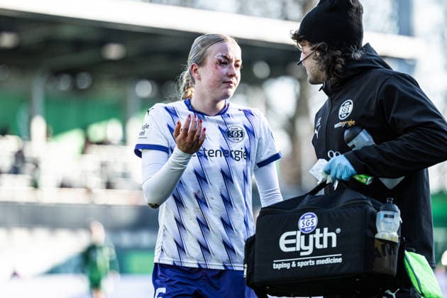 Germany Google Pixel Womens Bundesliga 2025 2026, Matchday 18 VfL Wolfsburg vs SGS Essen AOK Stadion Wolfsburg Lany Mia Bäcker SGS Essen, 26 Injury Copyright: xAylinxKreutzsteinx