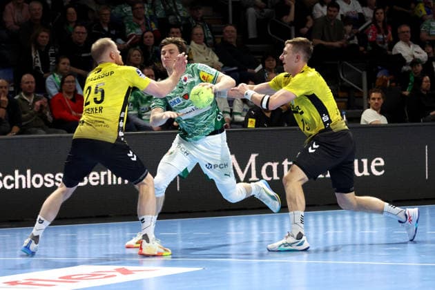 DEU, DHB, 1 HBL, Fuechse Berlin vs TVB Stuttgart, 15 02 2026, Max Schmeling Halle, Berlin, DEU, DHB, 1 HBL, Fuechse Berlin vs TVB Stuttgart, in the picture Nils Lichtlein Fuechse Berlin 17 , Simone Mengon Stuttgart 15 , Patrick Zieker Stuttgart 25 nordphotoxGmbHx xEngler nph00076