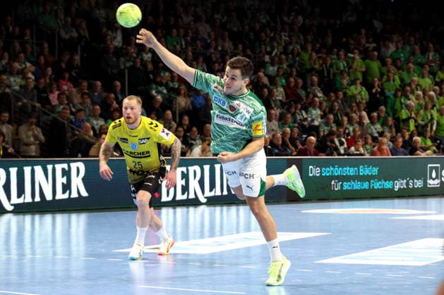 DEU, DHB, 1 HBL, Fuechse Berlin vs TVB Stuttgart, 15 02 2026, Max Schmeling Halle, Berlin, DEU, DHB, 1 HBL, Fuechse Berlin vs TVB Stuttgart, in the picture free throw by Tim Freihoefer Fuechse Berlin 19 , Patrick Zieker Stuttgart 25 nordphotoxGmbHx xEngler nph00076