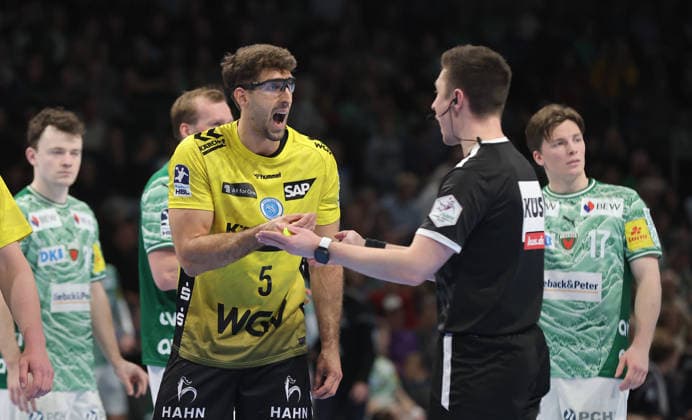 Antonio Serradilla discusses with referee after red card Sport Handball HBL Bundesliga Men 21 Matchday Season 2025 2026 15 02 2026 Füchse Berlin vs TBV 1898 Stuttgart