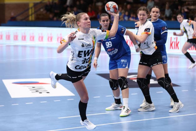 HC Lokomotiva v Vfl Oldenburg - EHF European League Women ZAGREB, CROATIA - FEBRUARY 15: Jenny Behrend of Vfl Oldenburg in action during the EHF European League Women - Group Phase match between HC Lokomotiva and Vfl Oldenburg at Sports Hall Sutinska Vrela on February 15, 2026 in Zagreb, Croatia.  JosipxMikacic PIXSELL