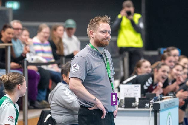 Christian Denk SG 09 Kirchhof, Coach is at a loss TSV Bayer 04 Leverkusen vs SG 09 Kirchhof, Handball, ALSCO Handball Bundesliga Women, Matchday 18, Season 2025 2026, 15 02 2026 TSV Bayer 04 Leverkusen vs SG 09 Kirchhof, Handball, ALSCO Handball Bundesliga Women, Matchday 18, Season 2025 2026, 15 02 2026 Leverkusen Copyright: xEibner-Pressefoto ThomasxHaeslerx EP_THR