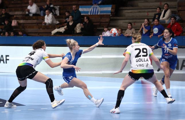 HC Lokomotiva v Vfl Oldenburg - EHF European League Women ZAGREB, CROATIA - FEBRUARY 15: Iva Zrilic and Tara Djelekovcan of HC Lokomotiva in action during the EHF European League Women - Group Phase match between HC Lokomotiva and Vfl Oldenburg at Sports Hall Sutinska Vrela on February 15, 2026 in Zagreb, Croatia.  JosipxMikacic PIXSELL