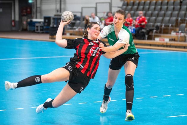 Duel between Henriette Clauberg TSV Bayer 04 Leverkusen, 14 and Dana Sophie Kroemer SG 09 Kirchhof, 73 TSV Bayer 04 Leverkusen vs SG 09 Kirchhof, Handball, ALSCO Handball Bundesliga Women, Matchday 18, Season 2025 2026, 15 02 2026 TSV Bayer 04 Leverkusen vs SG 09 Kirchhof, Handball, ALSCO Handball Bundesliga Women, Matchday 18, Season 2025 2026, 15 02 2026 Leverkusen Copyright: xEibner-Pressefoto ThomasxHaeslerx EP_THR