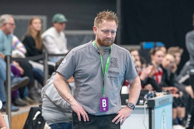 Christian Denk SG 09 Kirchhof, Coach is dejected TSV Bayer 04 Leverkusen vs SG 09 Kirchhof, Handball, ALSCO Handball Bundesliga Women, Matchday 18, Season 2025 2026, 15 02 2026 TSV Bayer 04 Leverkusen vs SG 09 Kirchhof, Handball, ALSCO Handball Bundesliga Women, Matchday 18, Season 2025 2026, 15 02 2026 Leverkusen Copyright: xEibner-Pressefoto ThomasxHaeslerx EP_THR