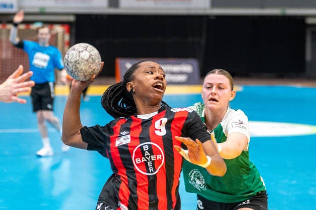 Duel between Jessy Marlonne Souza TSV Bayer 04 Leverkusen, 09 and Vanessa Ulrich SG 09 Kirchhof, 48 TSV Bayer 04 Leverkusen vs SG 09 Kirchhof, Handball, ALSCO Handball Bundesliga Women, Matchday 18, Season 2025 2026, 15 02 2026 TSV Bayer 04 Leverkusen vs SG 09 Kirchhof, Handball, ALSCO Handball Bundesliga Women, Matchday 18, Season 2025 2026, 15 02 2026 Leverkusen Copyright: xEibner-Pressefoto ThomasxHaeslerx EP_THR