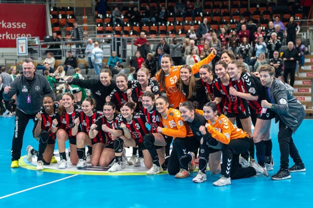 The team from Leverkusen celebrates their victory TSV Bayer 04 Leverkusen vs SG 09 Kirchhof, Handball, ALSCO Handball Bundesliga Women, Matchday 18, Season 2025 2026, 15 02 2026 TSV Bayer 04 Leverkusen vs SG 09 Kirchhof, Handball, ALSCO Handball Bundesliga Women, Matchday 18, Season 2025 2026, 15 02 2026 Leverkusen Copyright: xEibner-Pressefoto ThomasxHaeslerx EP_THR