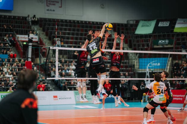 Attack by Moritz Reichert Berlin Recycling Volleys, 15 against the block by Barock Volleys MTV Ludwigsburg, Barock Volleys MTV Ludwigsburg vs Berlin Recycling Volleys, Volleyball, 1 Bundesliga, 22 Matchday, Season 2025 2026, 15 02 2026, Barock Volleys MTV Ludwigsburg vs Berlin Recycling Volleys, Volleyball, 1 Bundesliga, 22 Matchday, Season 2025 2026, 15 02 2026, Ludwigsburg Copyright: xEibner-Pressefoto LarsxNeumannx EP_LNN
