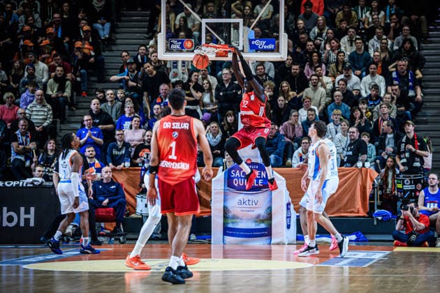 easycredit BBL Basketball Bundesliga 2025 2026 20 Matchday 15 02 2026 Science City Jena vs FC Bayern Munich Basketball Wenyen Gabriel Bayern with one of the numerous dunkings Sparkassen Arena