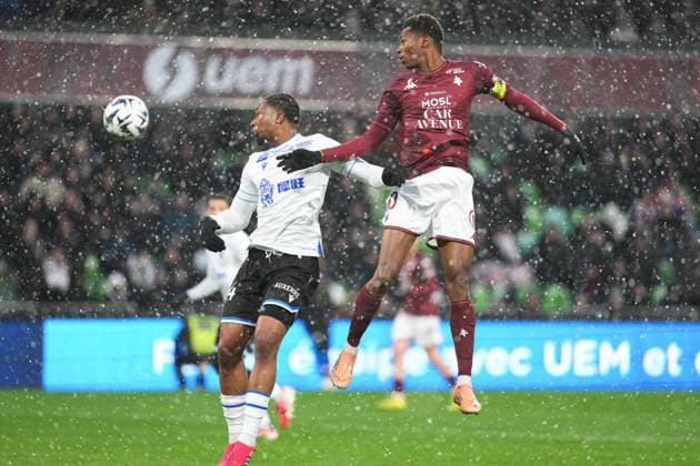 FC Metz v AJ Auxerre - Ligue 1 McDonald s 2025 2026 24 Bryan OKOH (aja) - 30 Habib DIALLO (fcm) during the Ligue 1 McDonald s match between Metz and Auxerre at Stade Saint-Symphorien on February 15, 2026 in Metz, France. Metz France  Copyright: xFEPx 776348286