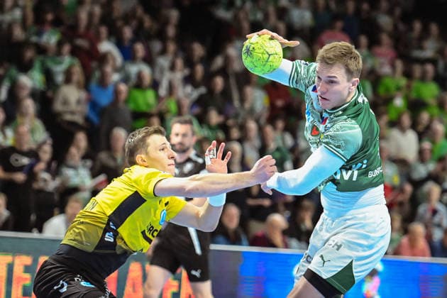 15 02 2026, xlakx, Handball Daikin HBL, Fuechse Berlin TVB Stuttgart v l Marco Mengon TVB Stuttgart , Lasse Andersson Fuechse Berlin duel, fight, tackle Berlin Daniel Lakomski