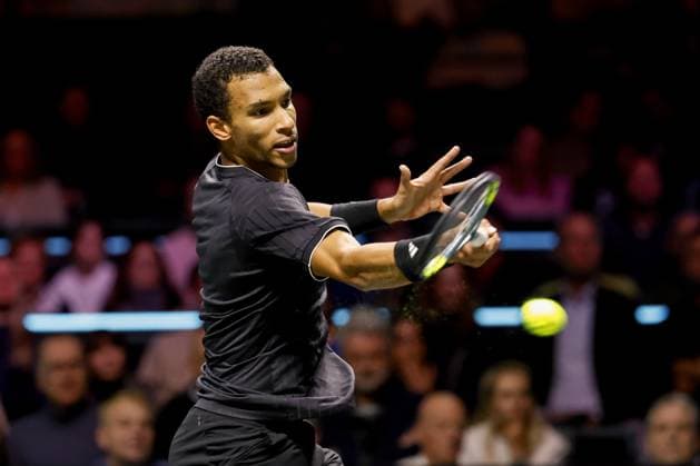 ROTTERDAM - Felix Auger-Aliassime (Canada) in action against Alex de Minaur (Australia) during the singles final on the final day of the ABN AMRO tennis tournament in Ahoy Rotterdam. BAS CZERWINSKI ANP xVIxANPxSportx xxANPxIVx 550797417 originalFilename: 550797417.jpg
