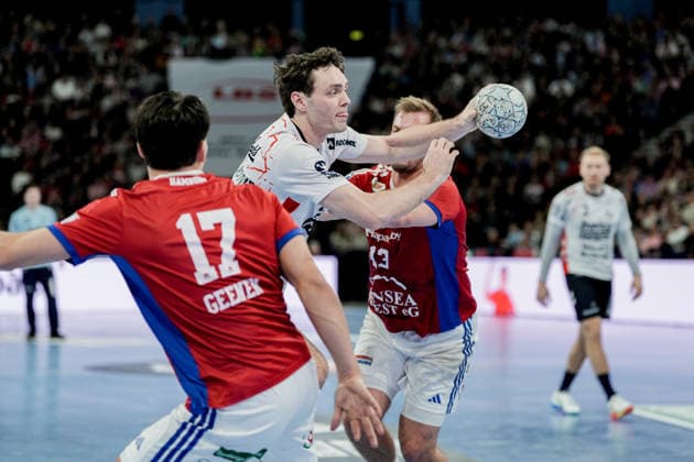 Germany Handball Bundesliga, DAIKIN HBL 2025 26, 21 Matchday Handball Sport Verein Hamburg vs Flensburg Handewitt Barclays Arena Hamburg Niclas Kirkelökke SG Flensburg Handewitt, 5 , Nicolaj Jörgensen HSV Hamburg, 11 ,Niklas Weller HSV Hamburg, 13 , Kaj Geenen HSV Hamburg, 17 Copyright: xStefanxTrochax