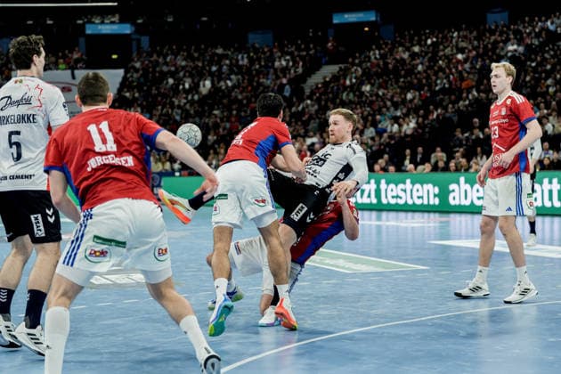 Germany Handball Bundesliga, DAIKIN HBL 2025 26, 21 Matchday Handball Sport Verein Hamburg vs Flensburg Handewitt Barclays Arena Hamburg Niclas Kirkelökke SG Flensburg Handewitt, 5 , Nicolaj Jörgensen HSV Hamburg, 11 , Einar Olafsson HSV Hamburg, 23 , Kaj Geenen HSV Hamburg, 17 , Simon Pytlick SG Flensburg Handewitt, 2 Copyright: xStefanxTrochax