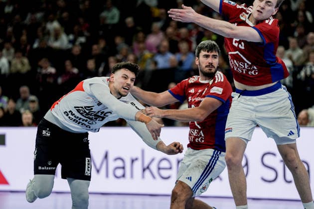 Germany Handball Bundesliga, DAIKIN HBL 2025 26, 21 Matchday Handball Sport Verein Hamburg vs Flensburg Handewitt Barclays Arena Hamburg Marko Grgic SG Flensburg Handewitt, 17 , Jacob Lassen HSV Hamburg, 9 , Einar Olafsson HSV Hamburg, 23 Copyright: xStefanxTrochax