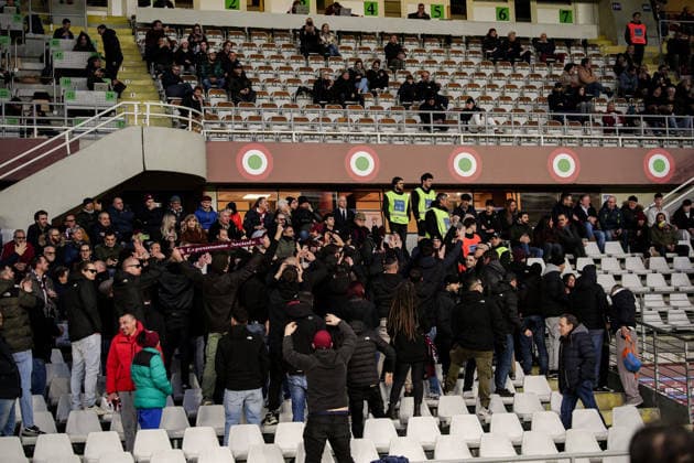 Fans protest against President Cairo during the Serie A soccer match between Torino and Bologna at the Stadio Olimpico Grande Torino in Turin, north west Italy - Sunday, February 15, 2025. - Soccer .  Copyright: xMarcoxAlpozzi LaPressex