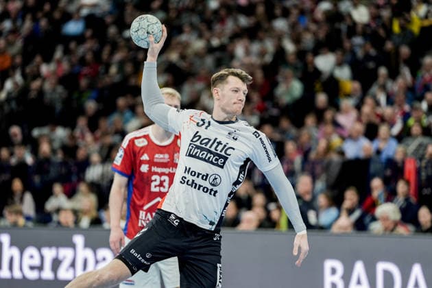 Germany Handball Bundesliga, DAIKIN HBL 2025 26, 21 Matchday Handball Sport Verein Hamburg vs Flensburg Handewitt Barclays Arena Hamburg Emil Jakobsen SG Flensburg Handewitt, 31 , Einar Olafsson HSV Hamburg, 23 Copyright: xStefanxTrochax