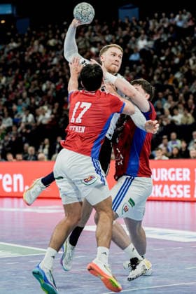 Germany Handball Bundesliga, DAIKIN HBL 2025 26, 21 Matchday Handball Sport Verein Hamburg vs Flensburg Handewitt Barclays Arena Hamburg Simon Pytlick SG Flensburg Handewitt, 2 , Jan Schmidt HSV Hamburg, 42 , Kaj Geenen HSV Hamburg, 17 Copyright: xStefanxTrochax