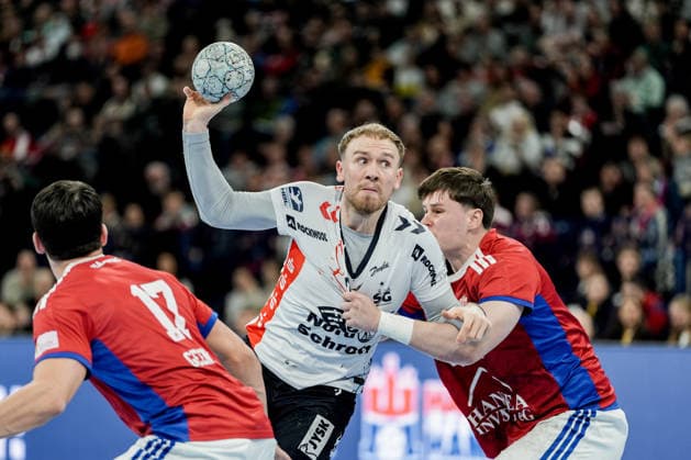 Germany Handball Bundesliga, DAIKIN HBL 2025 26, 21 Matchday Handball Sport Verein Hamburg vs Flensburg Handewitt Barclays Arena Hamburg Simon Pytlick SG Flensburg Handewitt, 2 , Jan Schmidt HSV Hamburg, 42 , Kaj Geenen HSV Hamburg, 17 Copyright: xStefanxTrochax