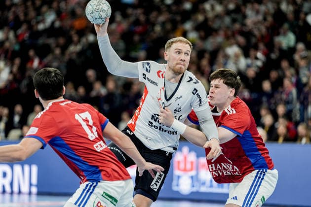 Germany Handball Bundesliga, DAIKIN HBL 2025 26, 21 Matchday Handball Sport Verein Hamburg vs Flensburg Handewitt Barclays Arena Hamburg Simon Pytlick SG Flensburg Handewitt, 2 , Jan Schmidt HSV Hamburg, 42 , Kaj Geenen HSV Hamburg, 17 Copyright: xStefanxTrochax