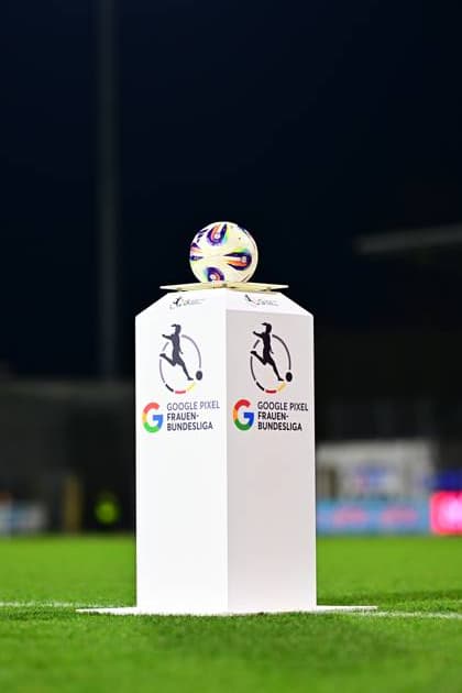 Match ball of the Google Pixel Womens Bundesliga at the Dietmar Hopp Stadium in Hoffenheim GPFBL TSG Hoffenheim Hamburger SV Copyright: xMichaelxGelhardtx