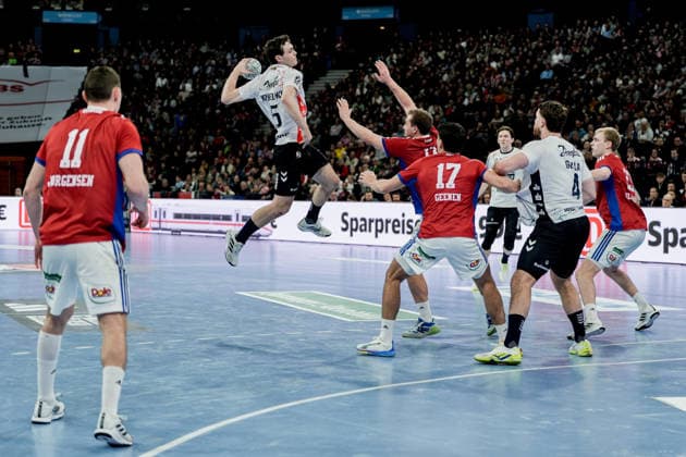 Germany Handball Bundesliga, DAIKIN HBL 2025 26, 21 Matchday Handball Sport Verein Hamburg vs Flensburg Handewitt Barclays Arena Hamburg Nicolaj Jörgensen HSV Hamburg, 11 , Niklas Weller HSV Hamburg, 13 , Kaj Geenen HSV Hamburg, 17 , Johannes Golla SG Flensburg Handewitt, 4 , Lasse Möller SG Flensburg Handewitt, 64 , Niclas Kirkelökke SG Flensburg Handewitt, 5 Copyright: xStefanxTrochax