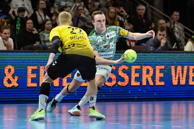 15 02 2026, xlakx, Handball Daikin HBL, Fuechse Berlin TVB Stuttgart v l Torben Matzken TVB Stuttgart , Tobias Grondahl Fuechse Berlin duel, duel, fight, tackle Berlin Daniel Lakomski